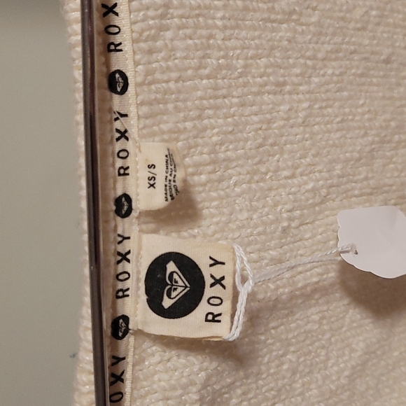 Roxy Poncho/Shawl...size x-small (one size is my opinion. - Picture 2 of 4